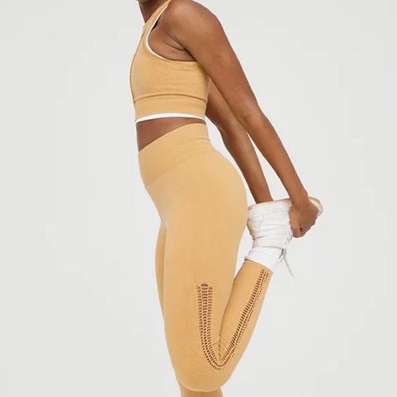 Aerie Set OFFLINE Seamless Macrame High Waisted Legging & Sports Bra, Medium - Picture 1 of 8